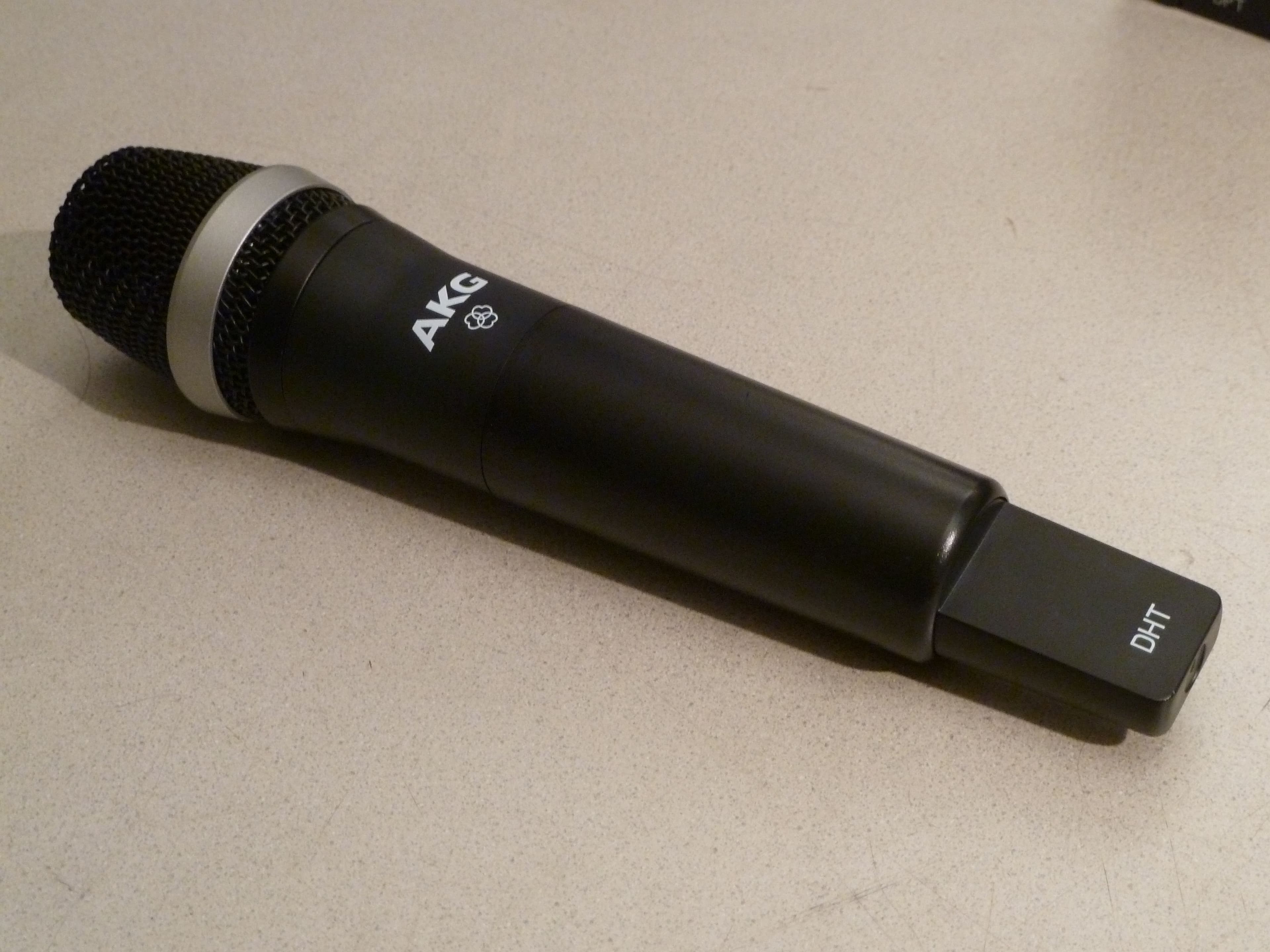 Digital Wireless Microphone Transmitter - FCC ID V3TDHTTET - AKG Acoustics GmbH