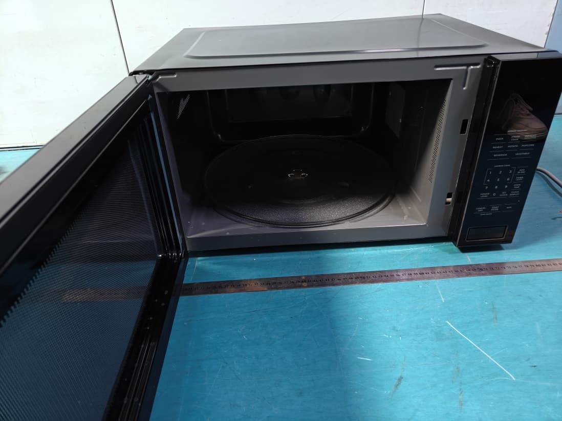 Microwave Oven - FCC ID VG8XM162AYYGEW - Guangdong Midea Kitchen Appliances Manufacturing Co.,Ltd