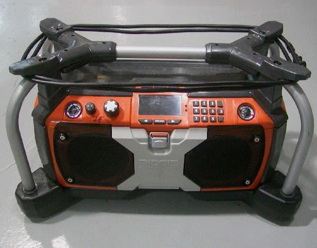 JOB-SITE RADIO/RACE SCANNER - FCC ID VMZR8408 - Techtronic Cordless GP