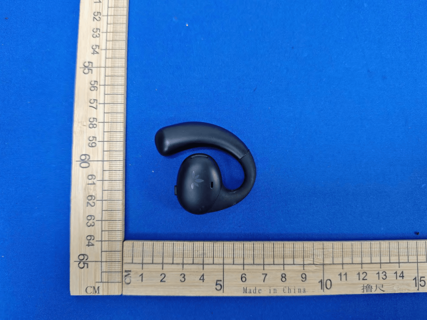 Wireless earbuds - FCC ID WJ5-BTHS-TW126 - Avantronics Limited