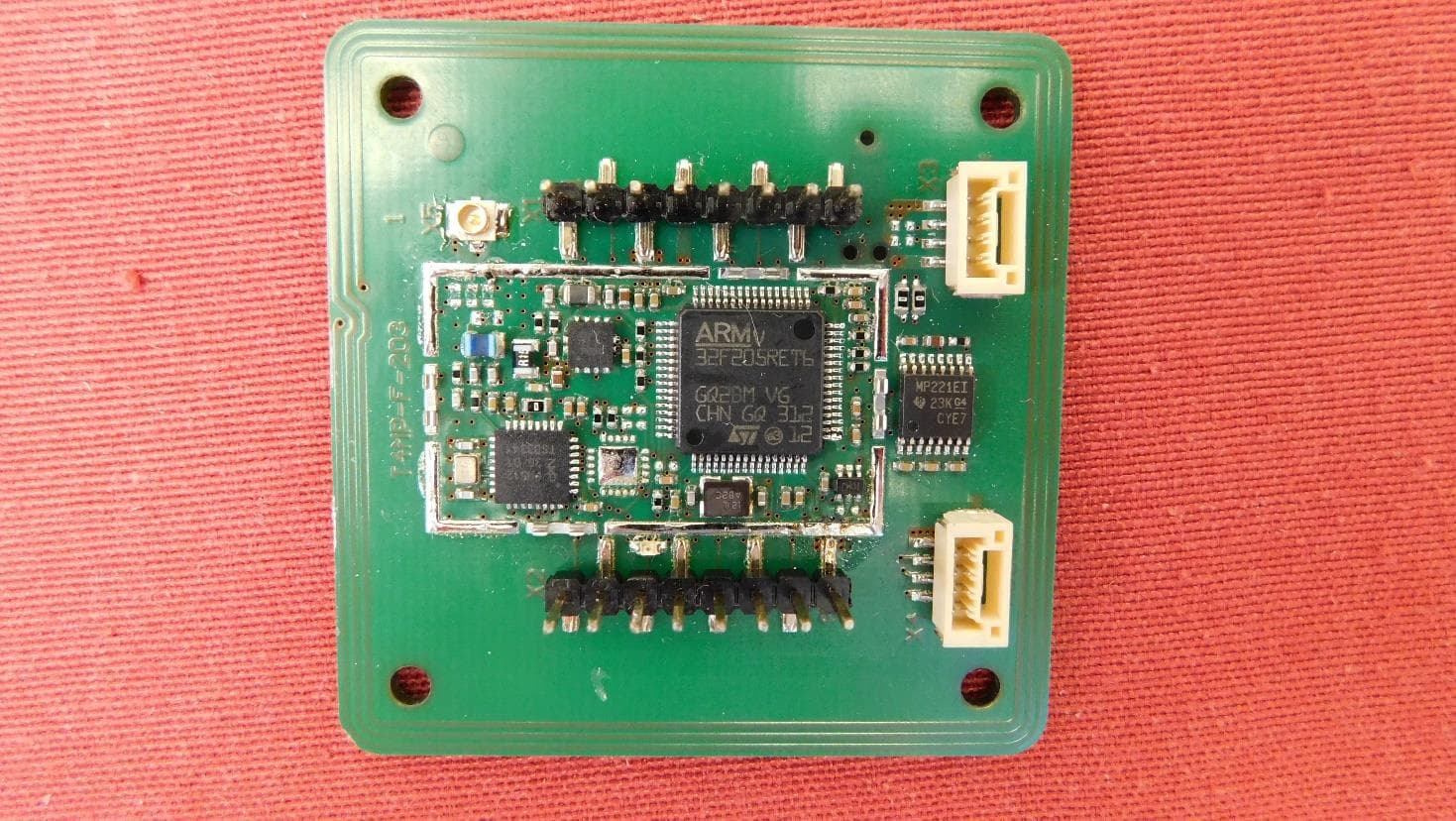 13.56 MHz RFID reader/writer module - FCC ID WP5TWN4F26 - Elatec GmbH