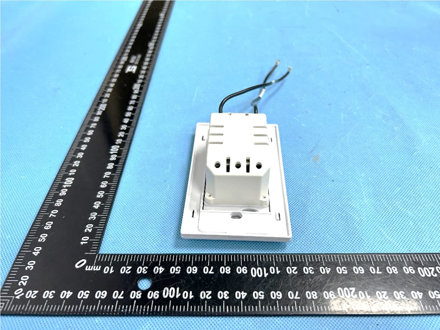 CEILING FAN WALL CONTROL - FCC ID YNE-000170-12 - Kichler Lighting LLC