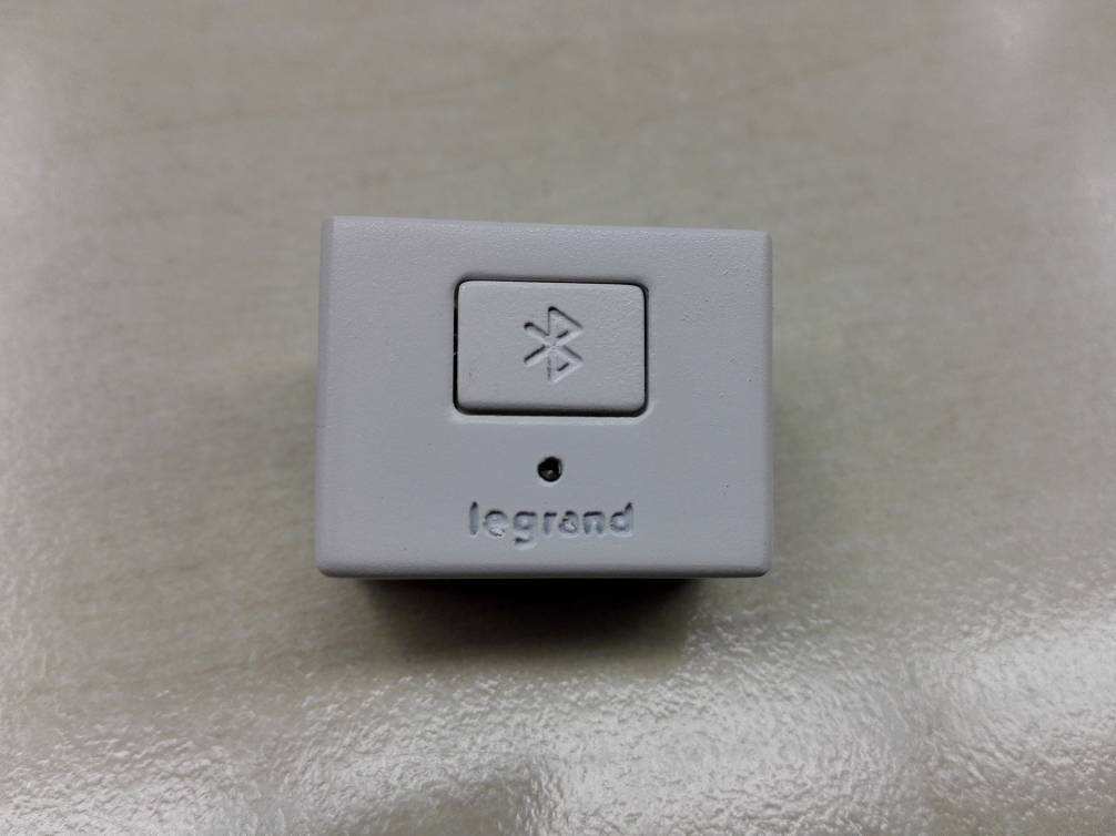 Product image for YV8-AU7100